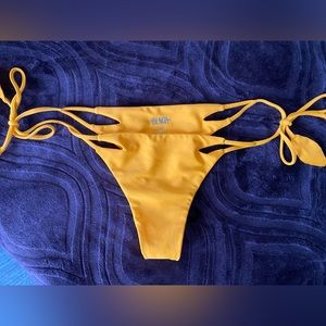 NWOT Benoa Swim Tunnels Bottom in Koi